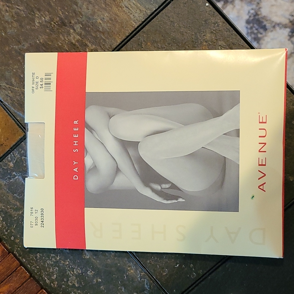 ~NEW~AVENUE Daysheer Pantyhose Stockings Size D
